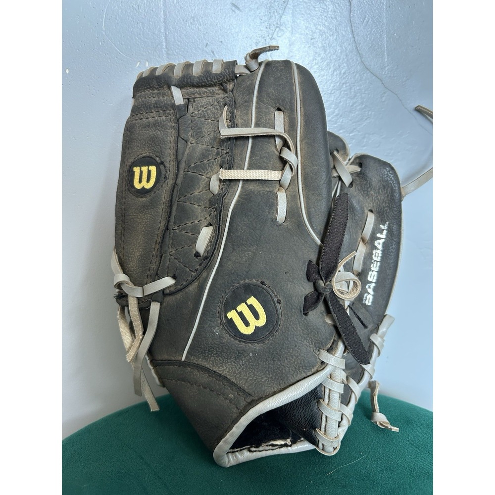 Wilson A200 Youth Baseball Glove 10.5 A2457 RHT Brown & Black MLB Ultra Soft